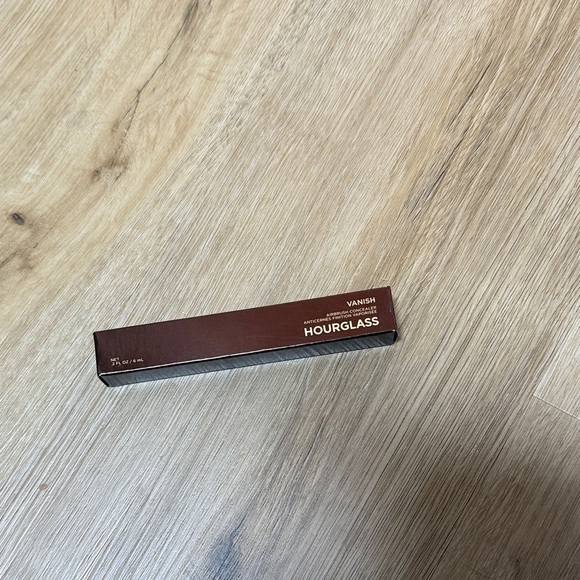 Hourglass Vanish Airbrush Concealer - Picture 2 of 3